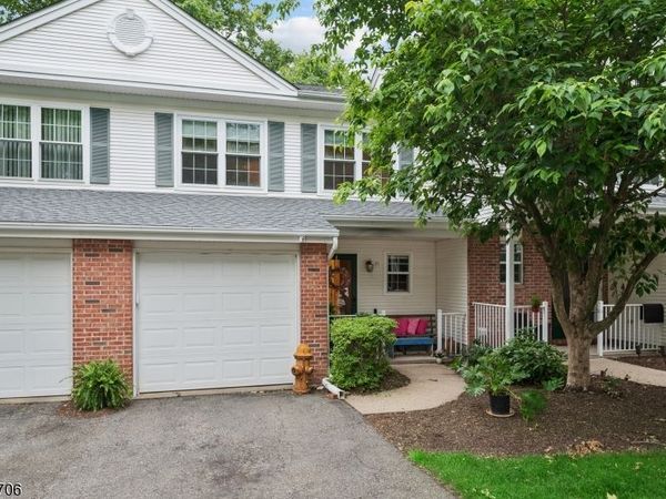 19 Maple Ln, Mount Arlington, NJ 07856