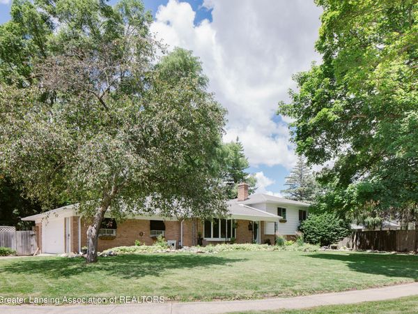 3824 Schlee Street, Lansing, MI 48910