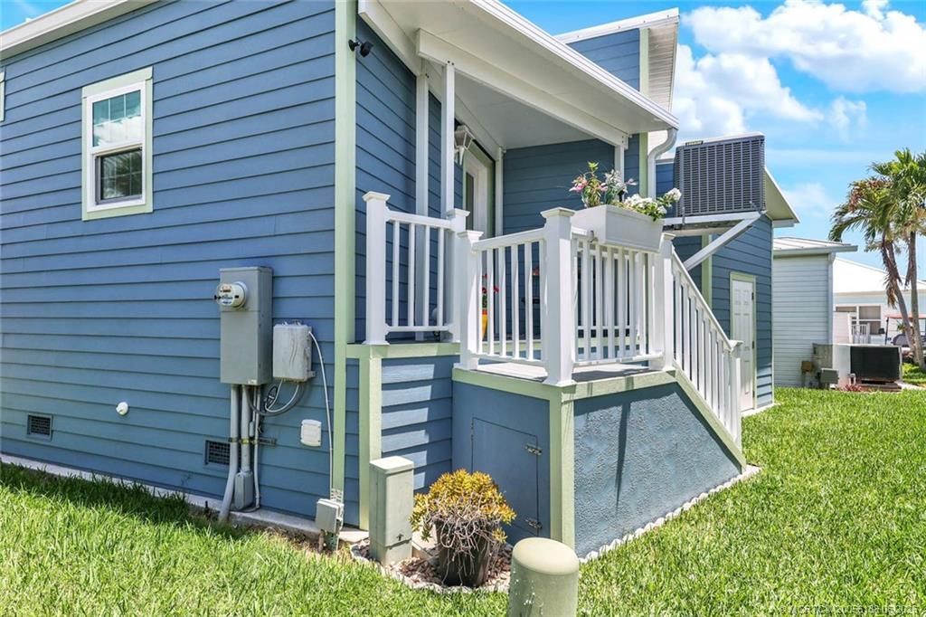 997 Nettles Boulevard, Jensen Beach, FL 34957 Photo
