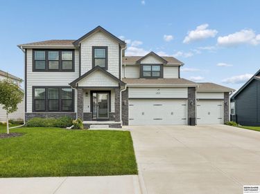 12121 S 209 Avenue, Gretna, NE 68028
