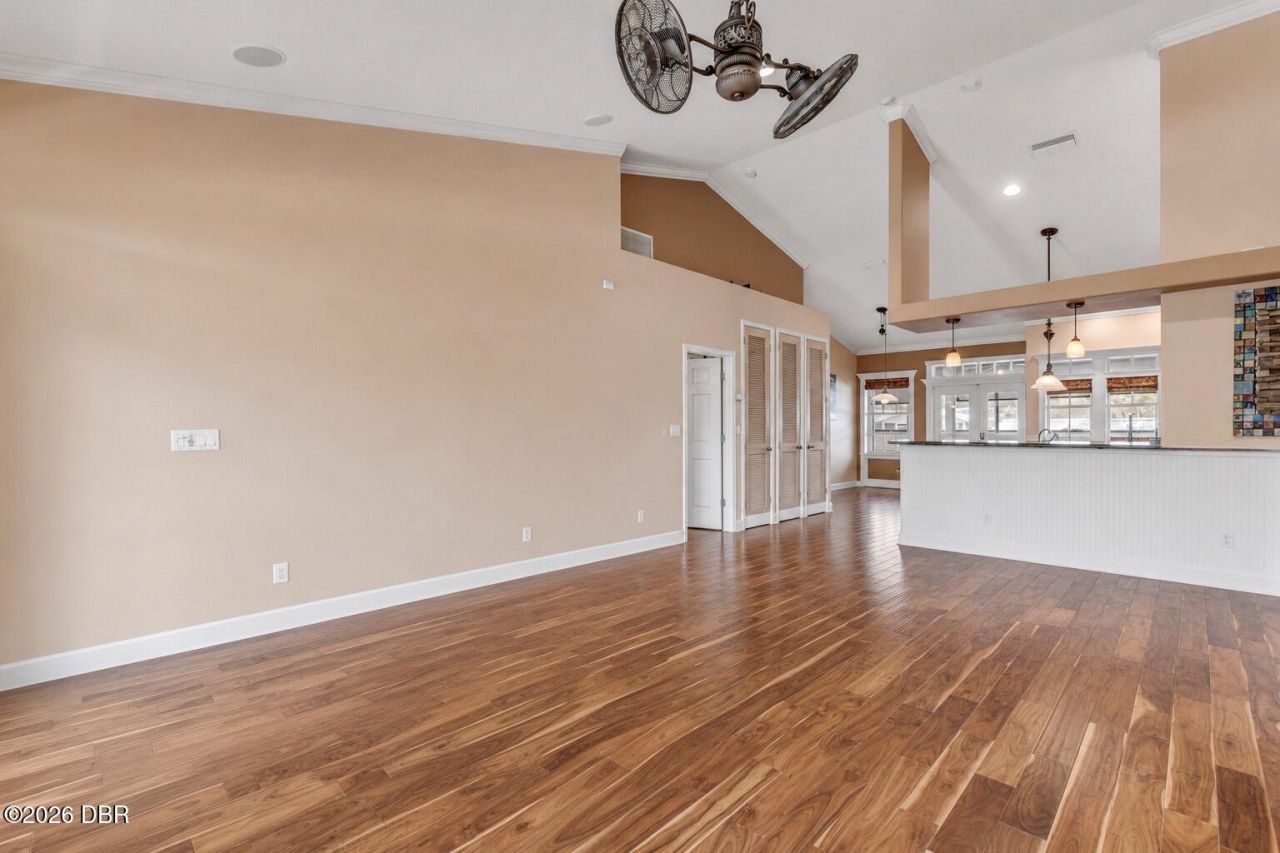 521 S Peninsula Avenue, New Smyrna Beach, FL 32169 Photo