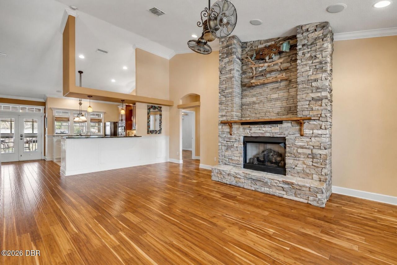 521 S Peninsula Avenue, New Smyrna Beach, FL 32169 Photo