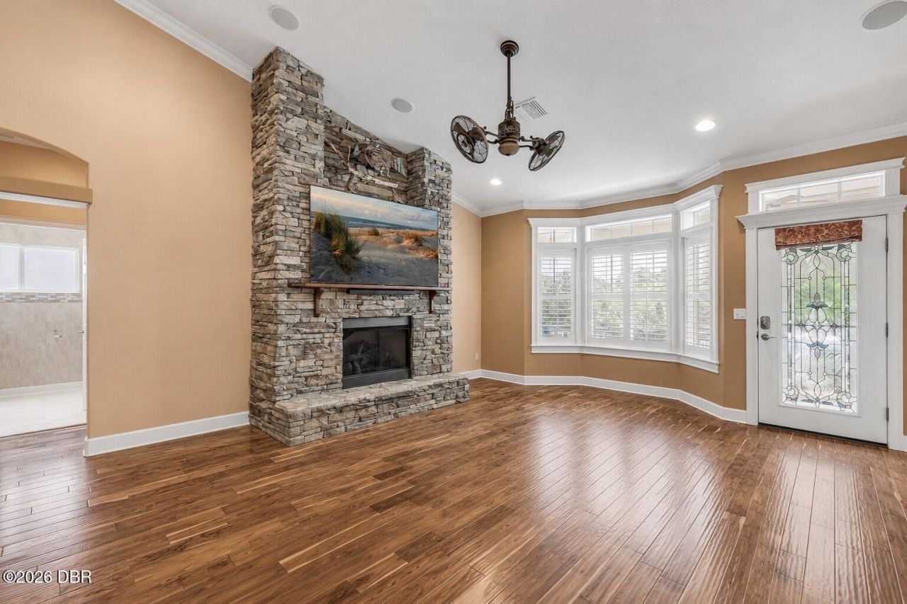 521 S Peninsula Avenue, New Smyrna Beach, FL 32169 Photo
