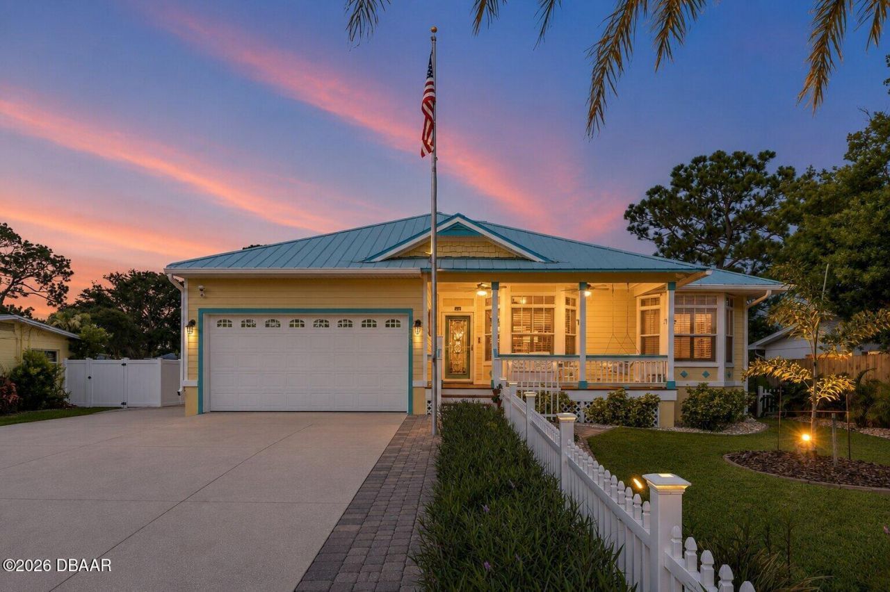 521 S Peninsula Avenue, New Smyrna Beach, FL 32169 Photo
