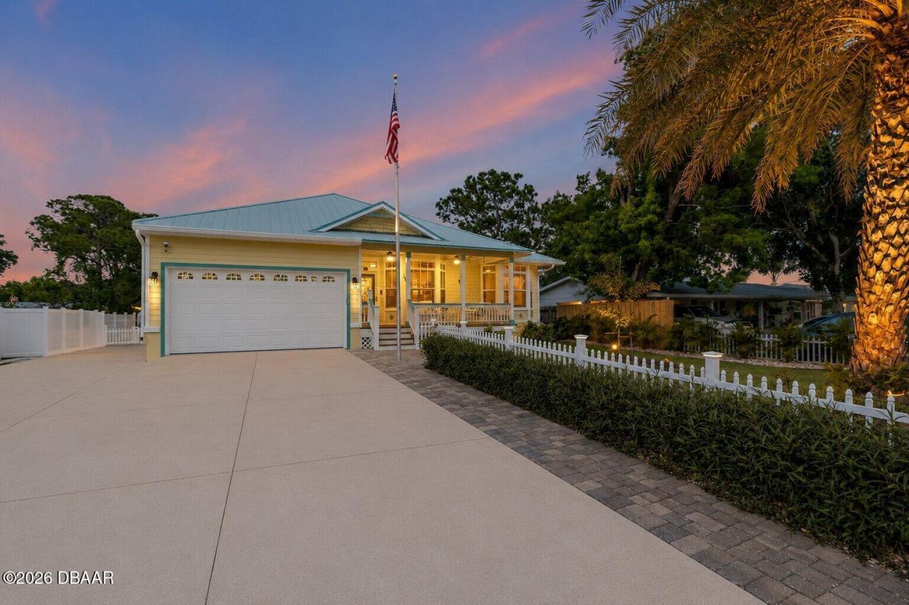 521 S Peninsula Avenue, New Smyrna Beach, FL 32169 Photo