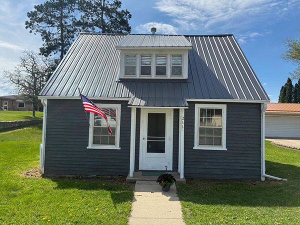 211 N Green Street , Rushford, MN 55971