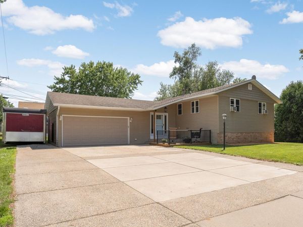 1307 17th Street W, Hastings, MN 55033