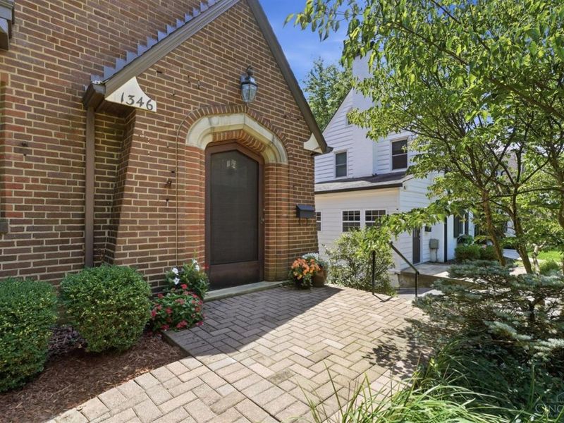 1346 Park Ridge Place, Cincinnati, OH 45208 Photo 3