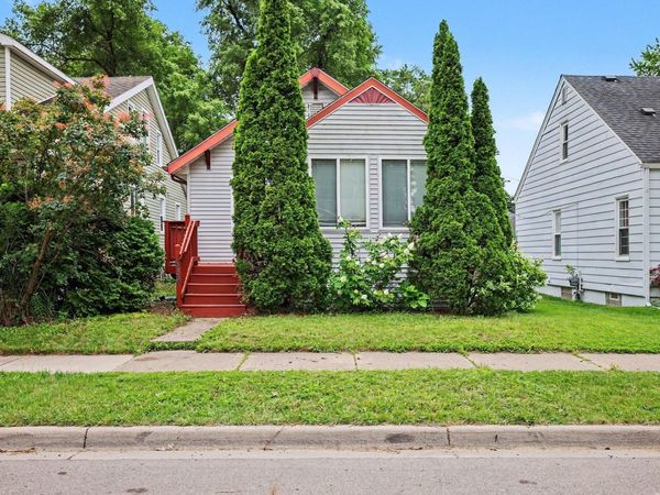 536 E Oakridge Street, Ferndale, MI 48220