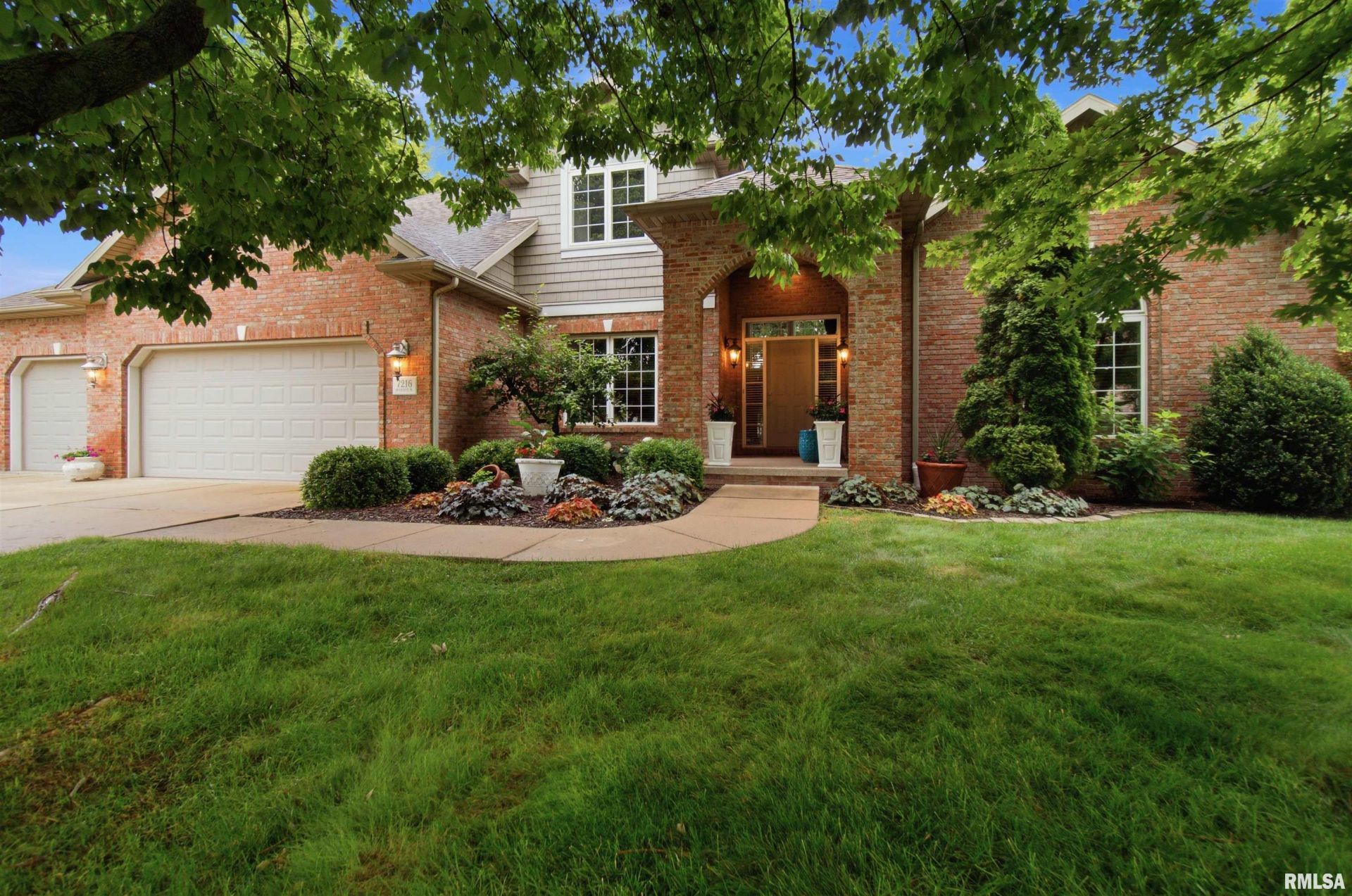 7216 N Draycott Place, Peoria, IL 61615 Main Photo