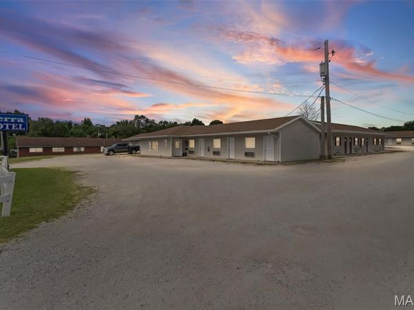 1215 S Fifth , Carrollton, IL 62016
