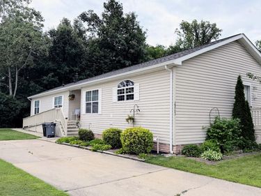 29703 Vinewood Lane, Gibraltar, Mi 48173
