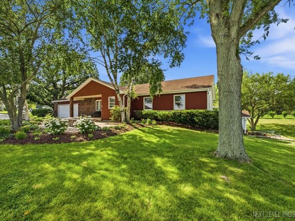 17N228 Oak Grove Drive , Hampshire, IL 60140
