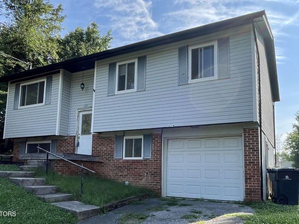 6201 Robin Heights Drive, Knoxville, TN 37921