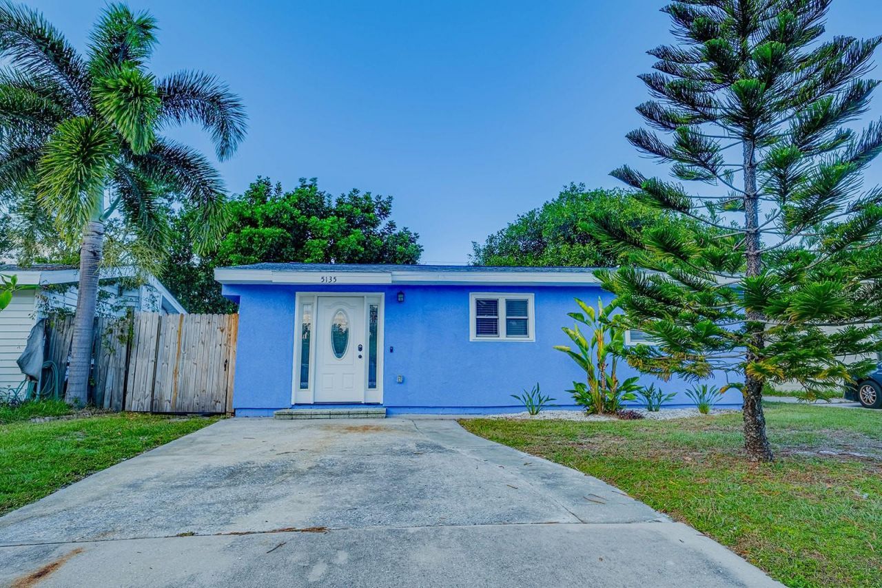 5135 Newton Avenue S, Gulfport, FL 33707 Main Photo