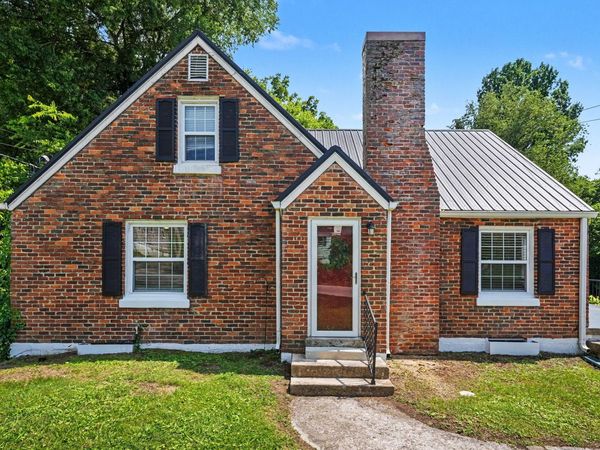 112 8th Ave , Columbia, TN 38401