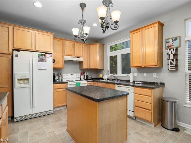 652 Lakeside Drive, Avon Lake, OH 44012 Photo 16