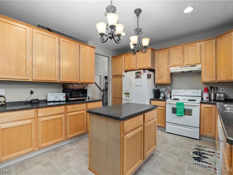 652 Lakeside Drive, Avon Lake, OH 44012 Photo 17