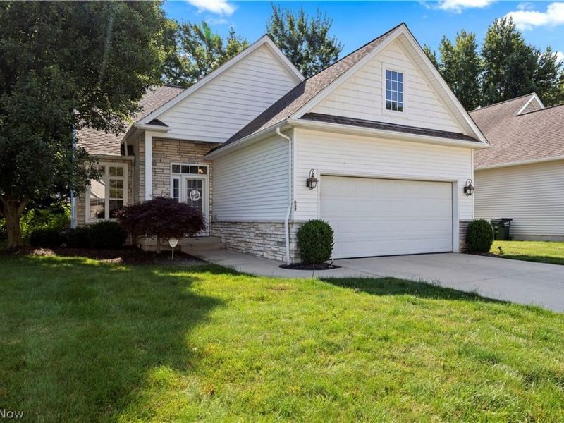 652 Lakeside Drive, Avon Lake, OH 44012 Photo 2