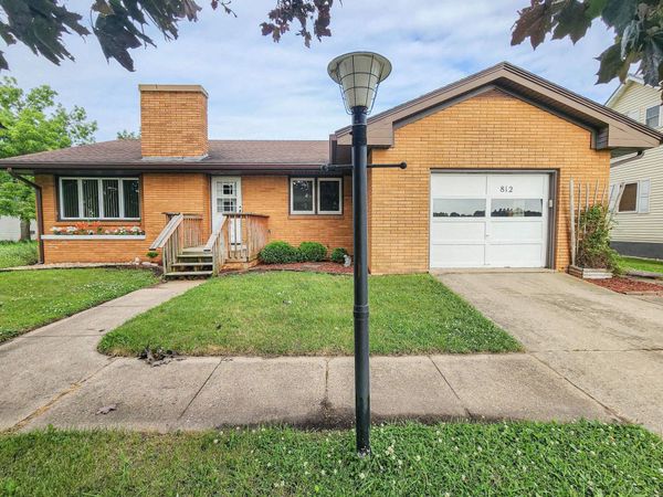 812 Sherman Avenue, Manchester, IA 52057