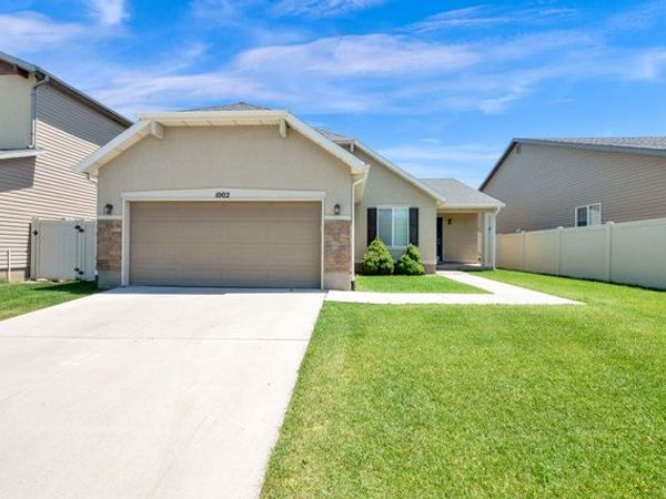 1002 N BEXLEY DR W, North Salt Lake, UT 84054
