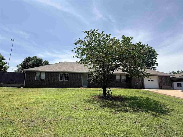 219 N 1st, Tryon, OK 74875