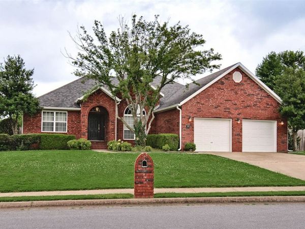 3130 Amberwood Street , Springdale, AR 72762