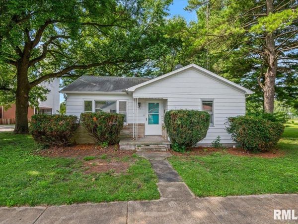 400 W Harpole Street, Williamsville, IL 62693