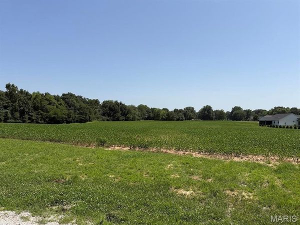 805 Wedgewood Lane , Trenton, IL 62293
