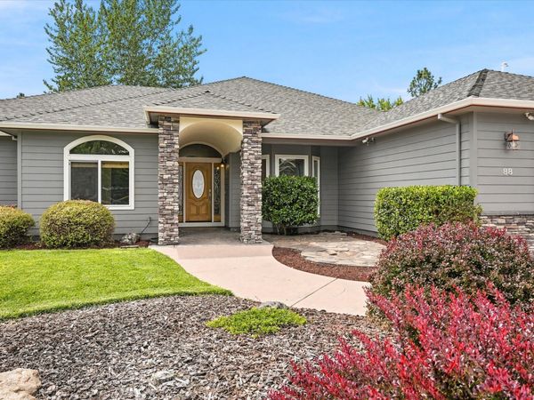 88 Pineridge Lane, Eagle Point, OR 97524
