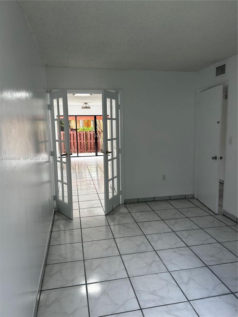 301 W Park Dr , Unit 101-11, Miami, FL 33172 Photo