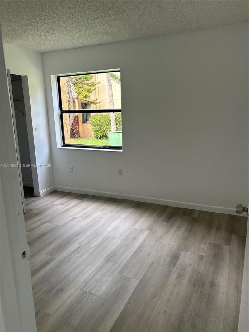 301 W Park Dr , Unit 101-11, Miami, FL 33172 Photo