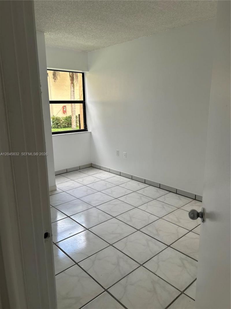 301 W Park Dr , Unit 101-11, Miami, FL 33172 Photo