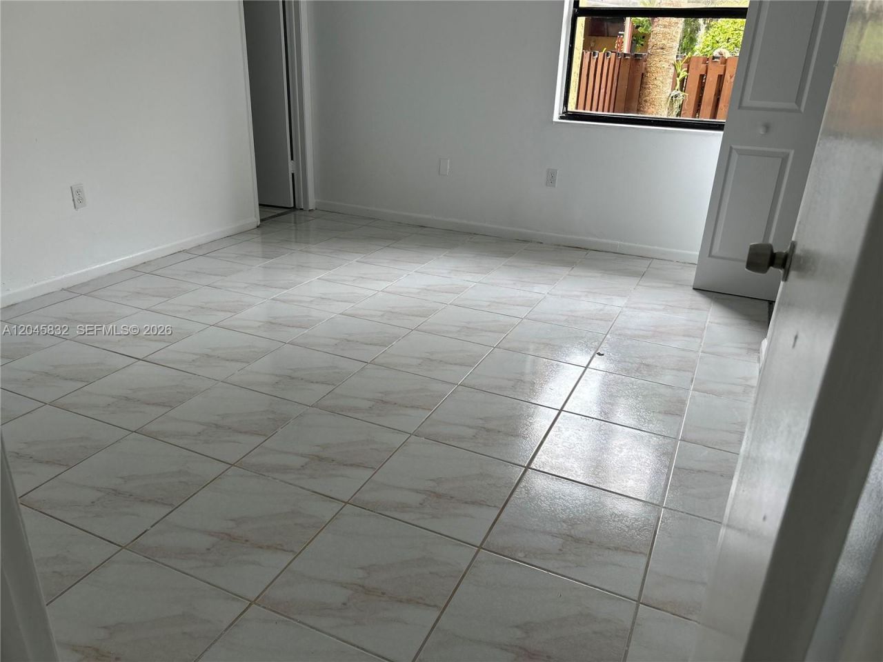 301 W Park Dr , Unit 101-11, Miami, FL 33172 Photo