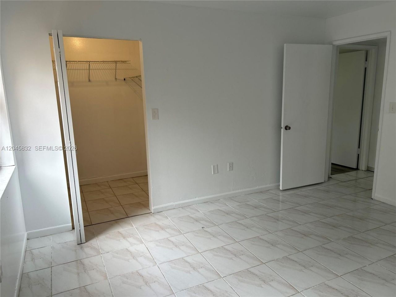 301 W Park Dr , Unit 101-11, Miami, FL 33172 Photo