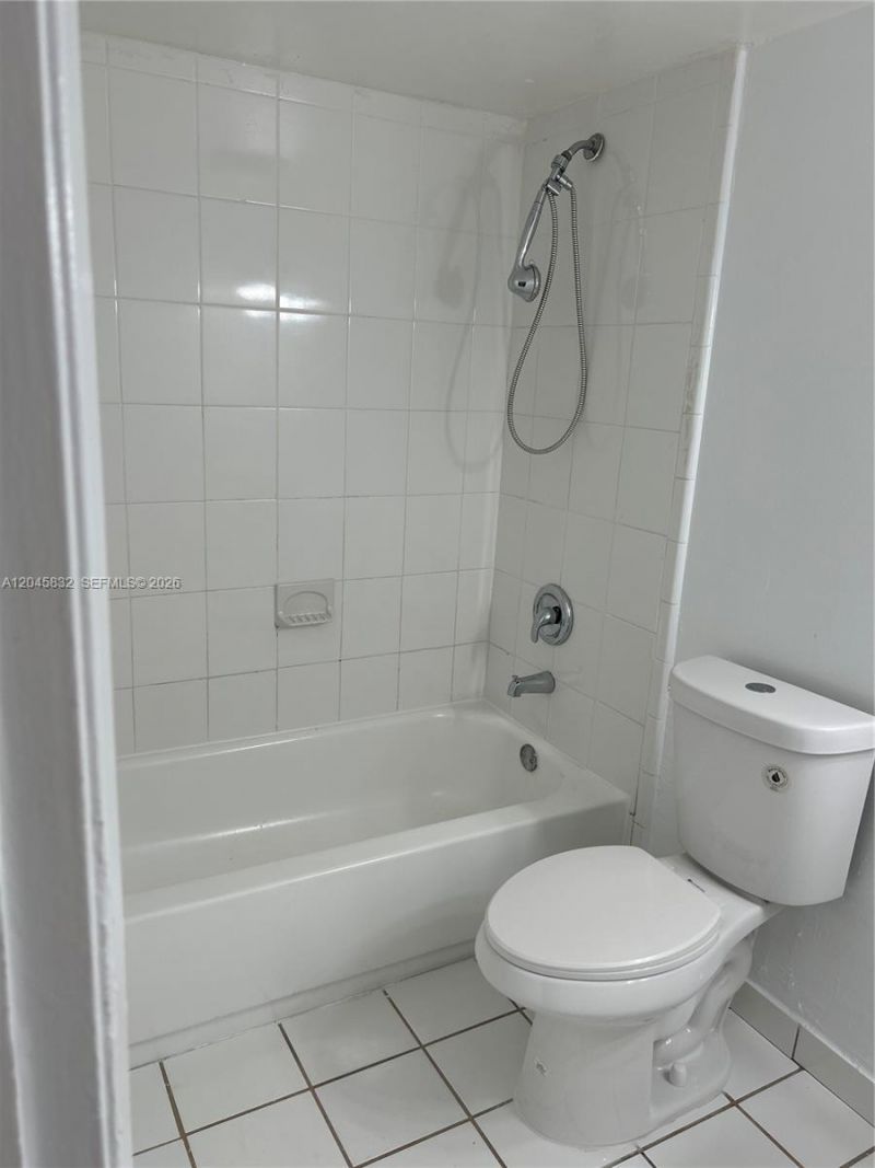 301 W Park Dr , Unit 101-11, Miami, FL 33172 Photo