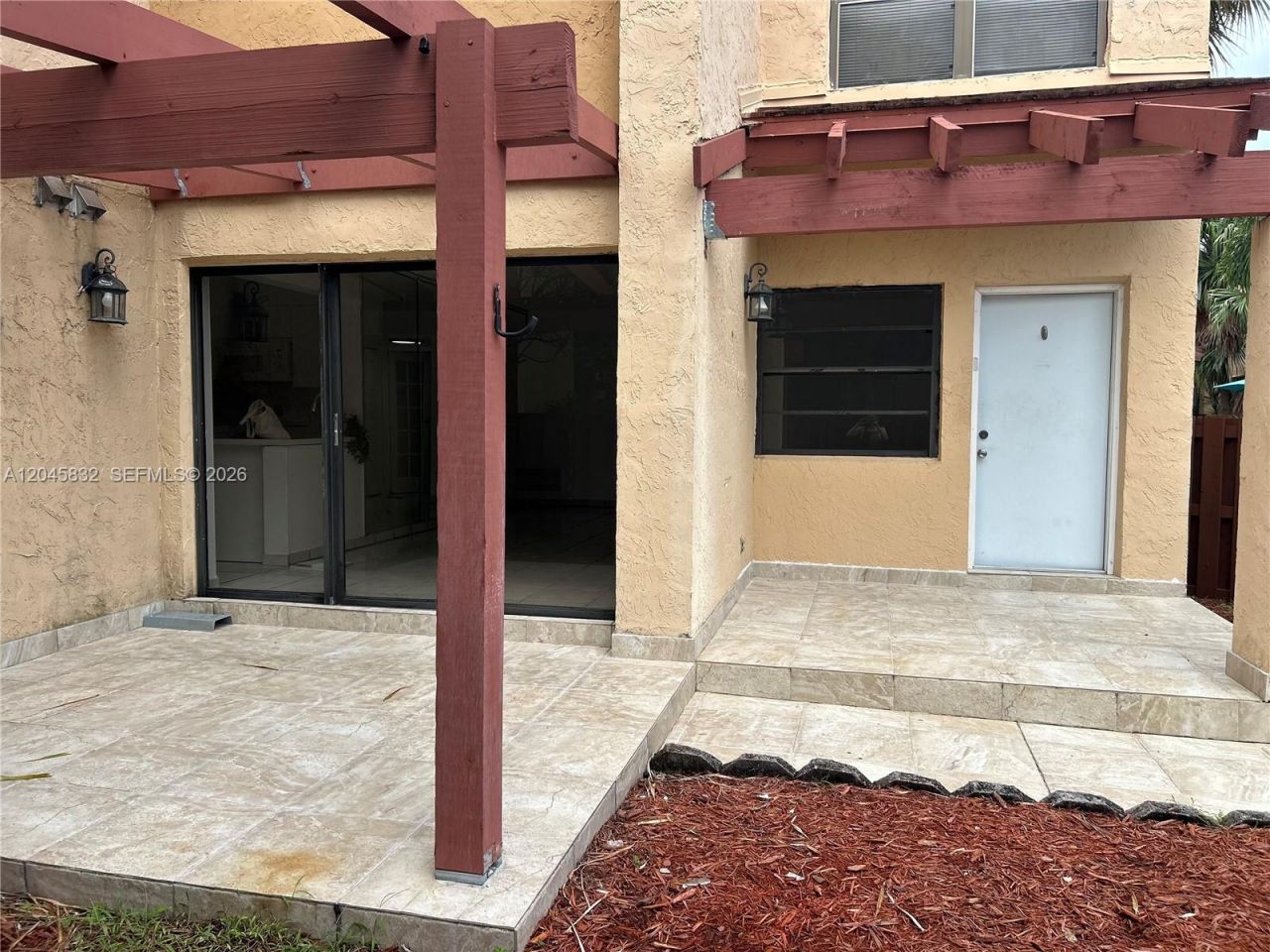 301 W Park Dr , Unit 101-11, Miami, FL 33172 Photo