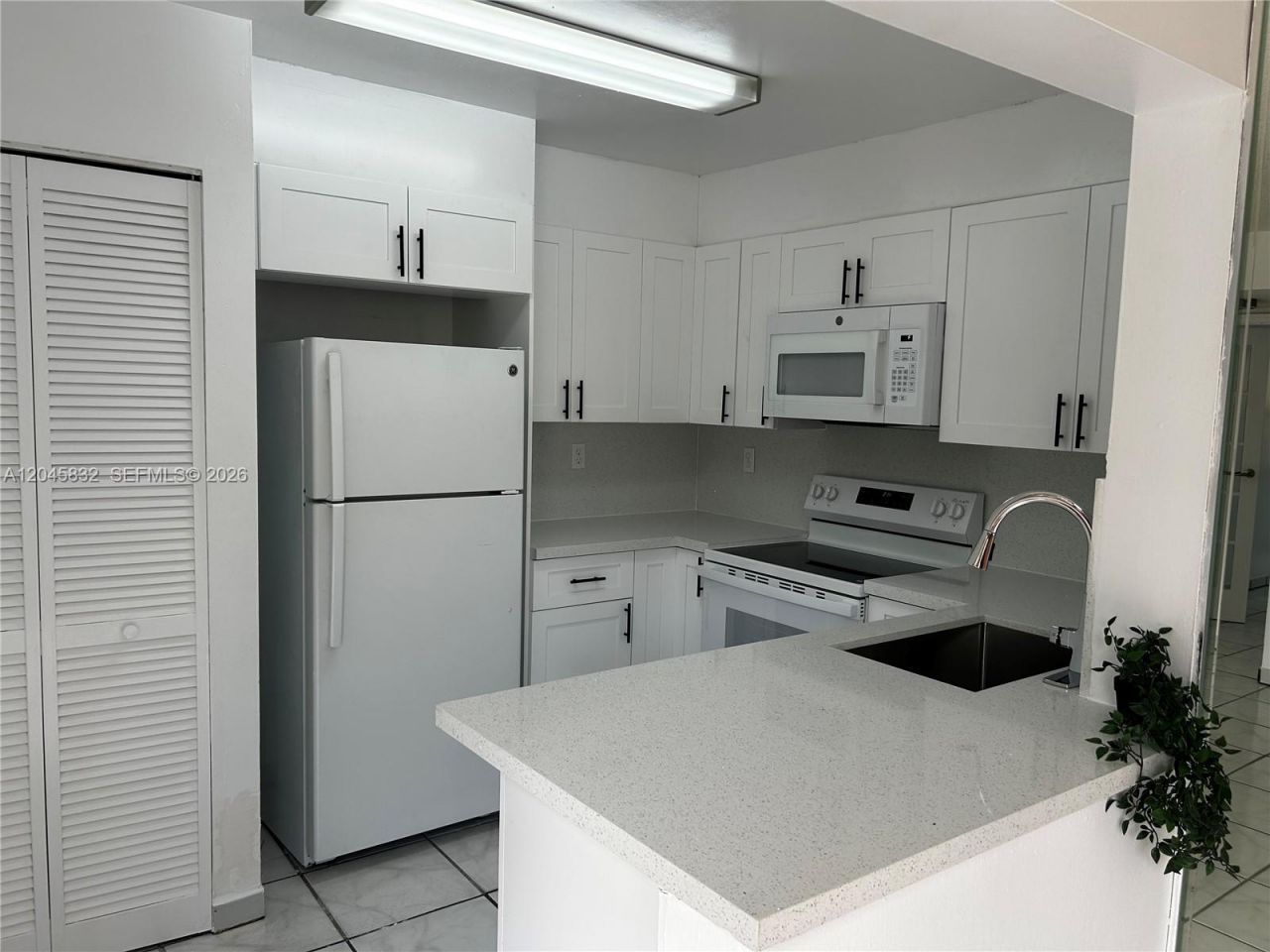 301 W Park Dr , Unit 101-11, Miami, FL 33172 Photo