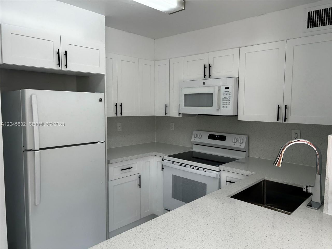301 W Park Dr , Unit 101-11, Miami, FL 33172 Photo