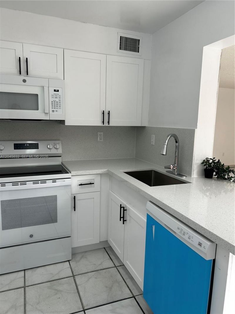 301 W Park Dr , Unit 101-11, Miami, FL 33172 Photo