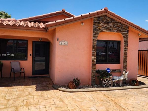 2588 W 64th St, Hialeah, FL 33016