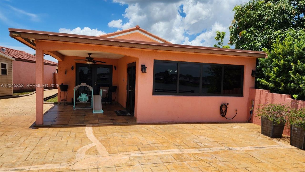 2588 W 64th St, Hialeah, FL 33016 Photo