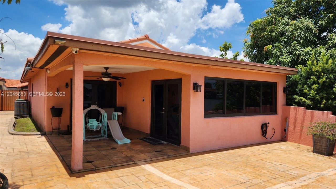 2588 W 64th St, Hialeah, FL 33016 Photo