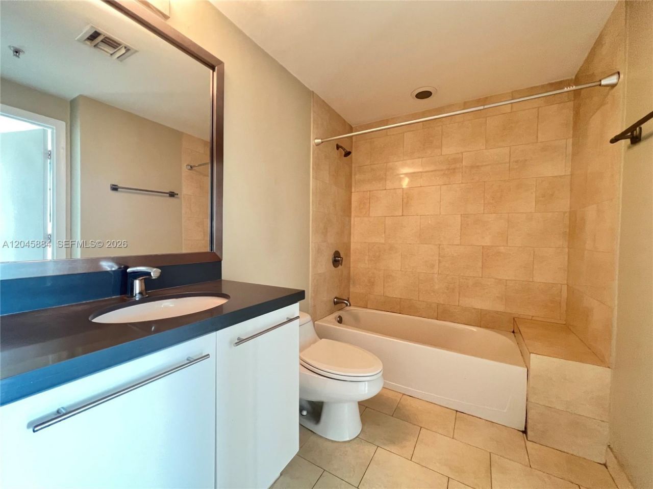 90 SW 3rd St , Unit 1710, Miami, FL 33130 Photo