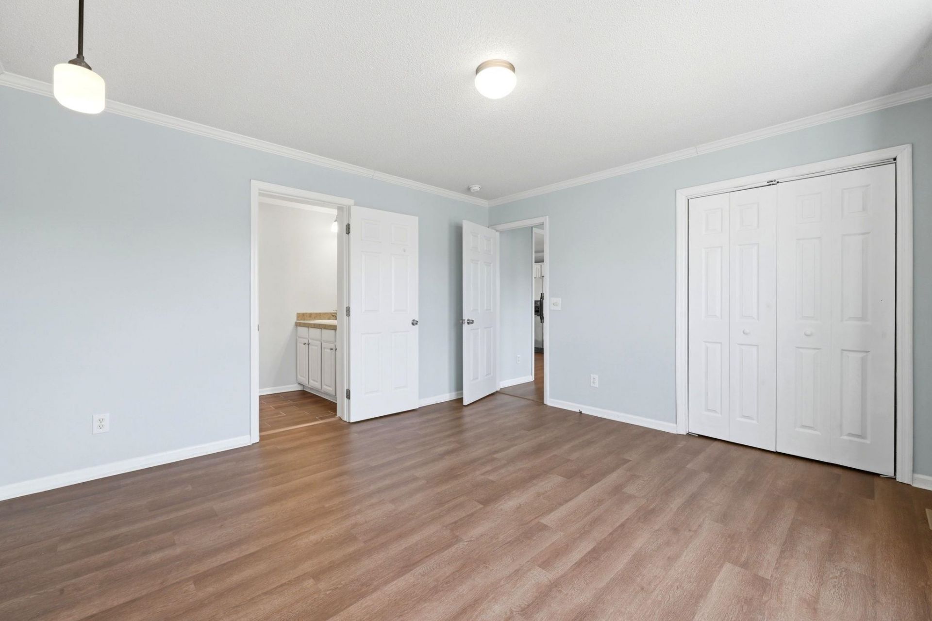 244 Weyburn St. Photo 13