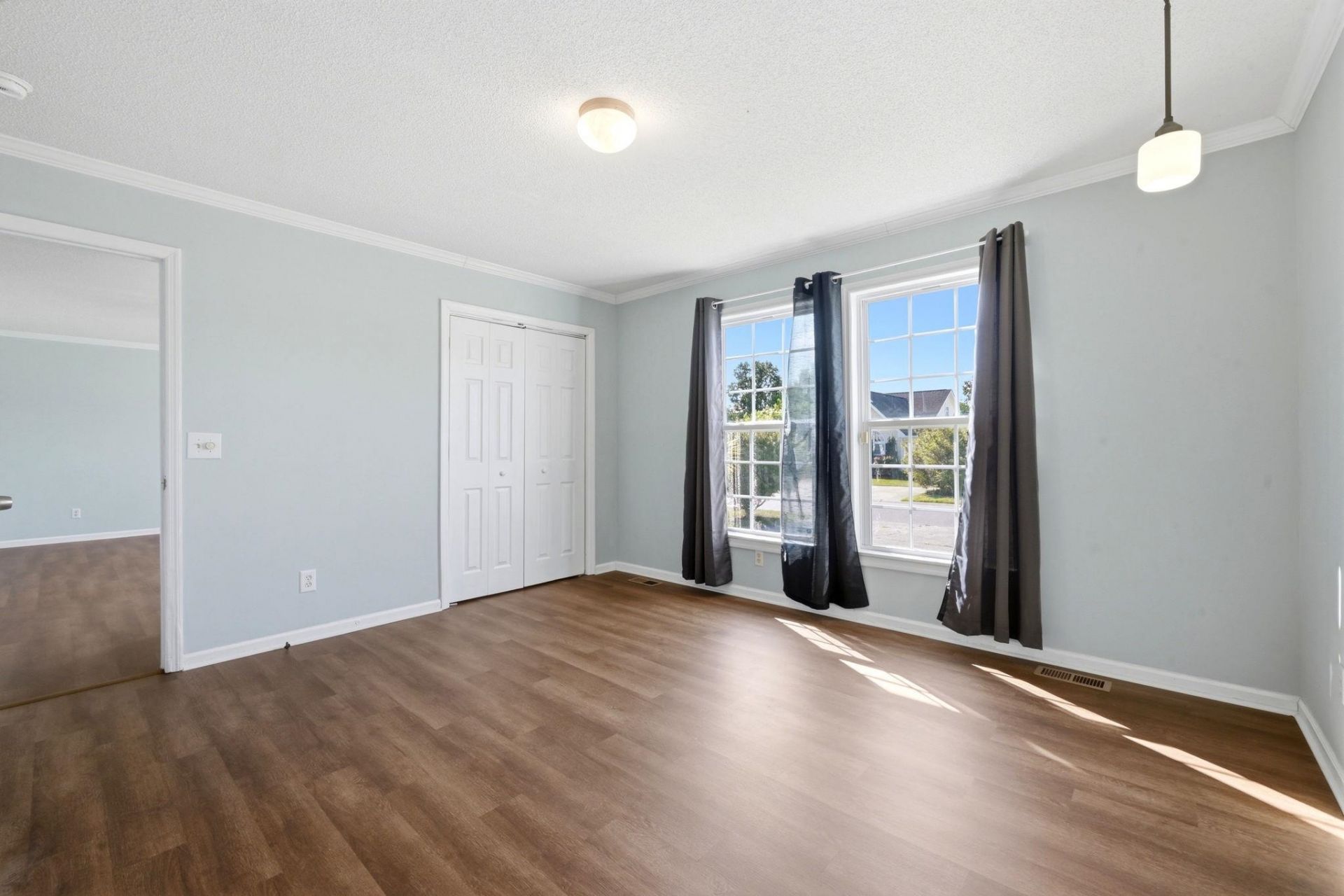 244 Weyburn St. Photo 14