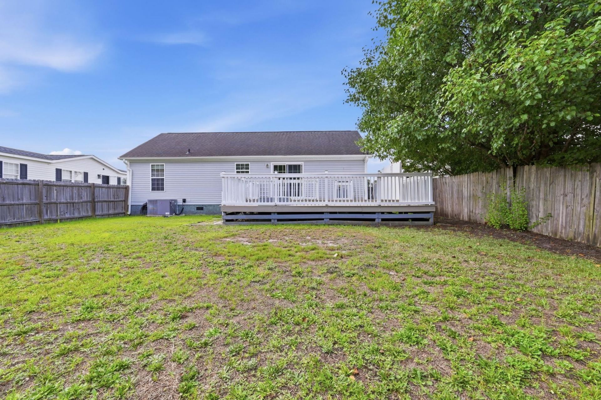 244 Weyburn St. Photo 32