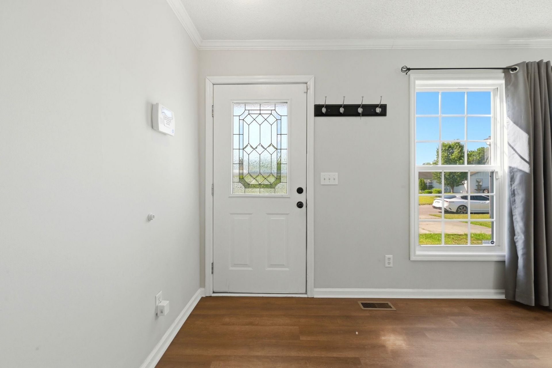 244 Weyburn St. Photo 6