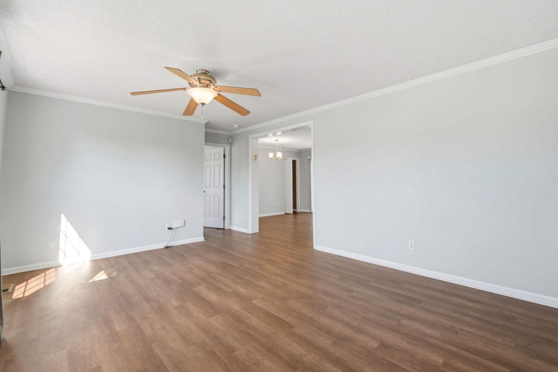 244 Weyburn St. Photo 7