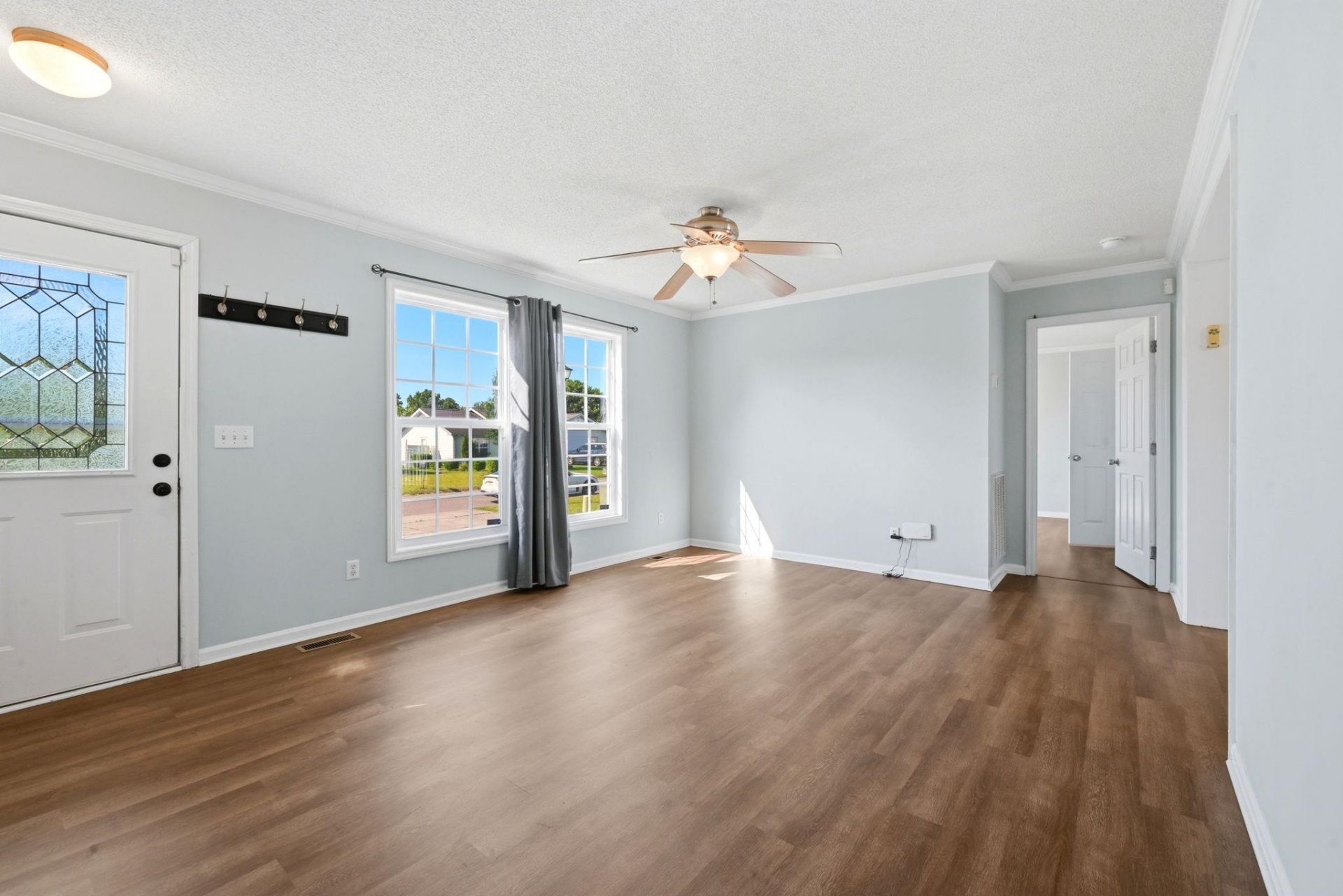 244 Weyburn St. Photo 8